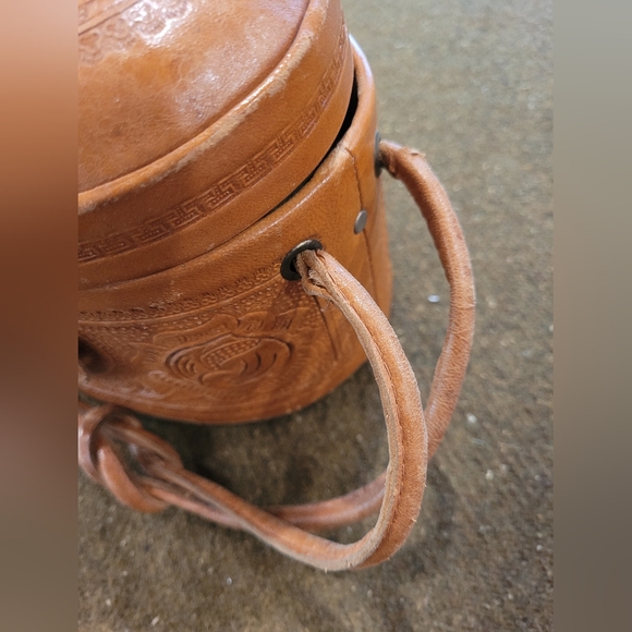 Vintage Mexico Hand Tooled Leather Purse - Picture 4 of 12
